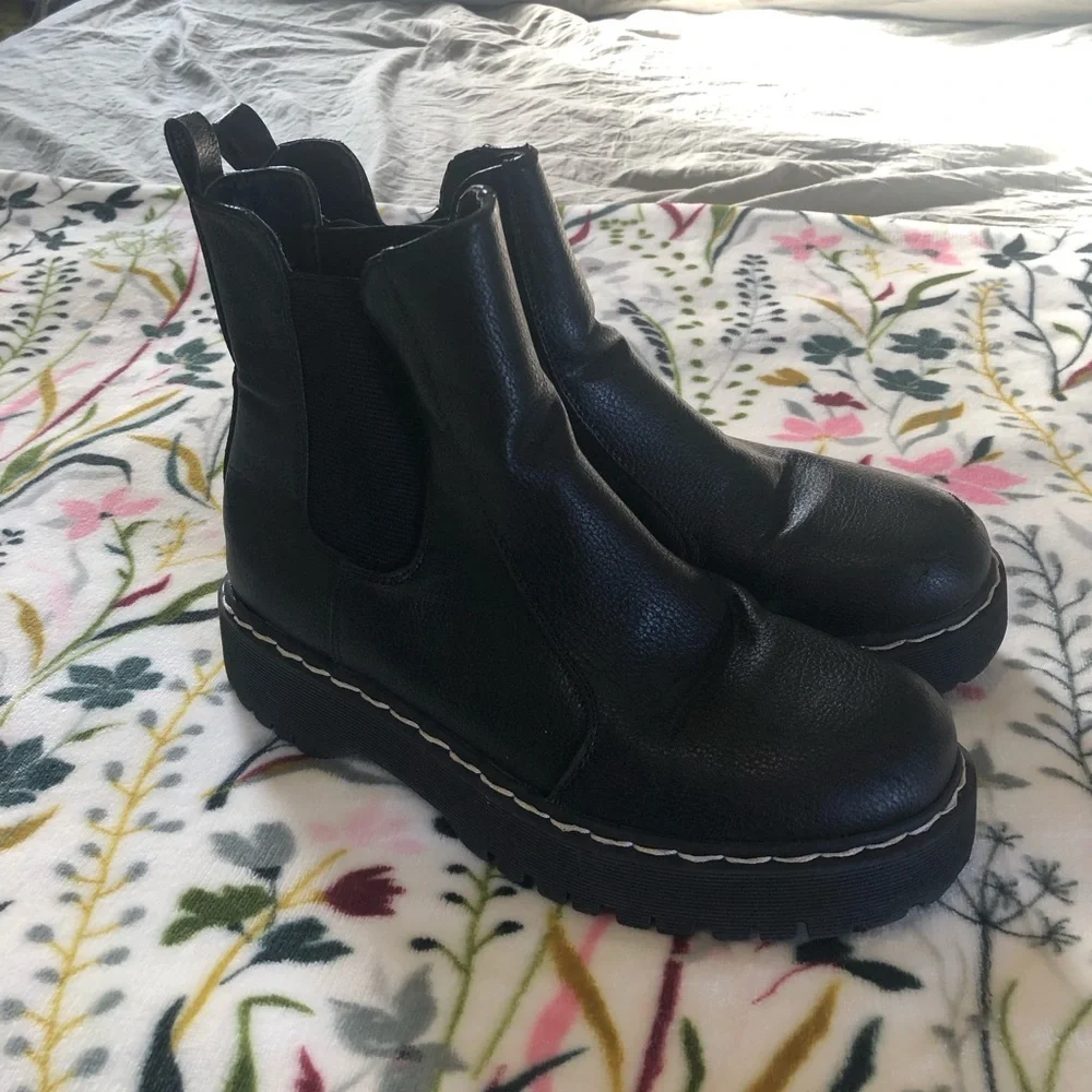 Black UnionBay Boots - Picture 2 of 7